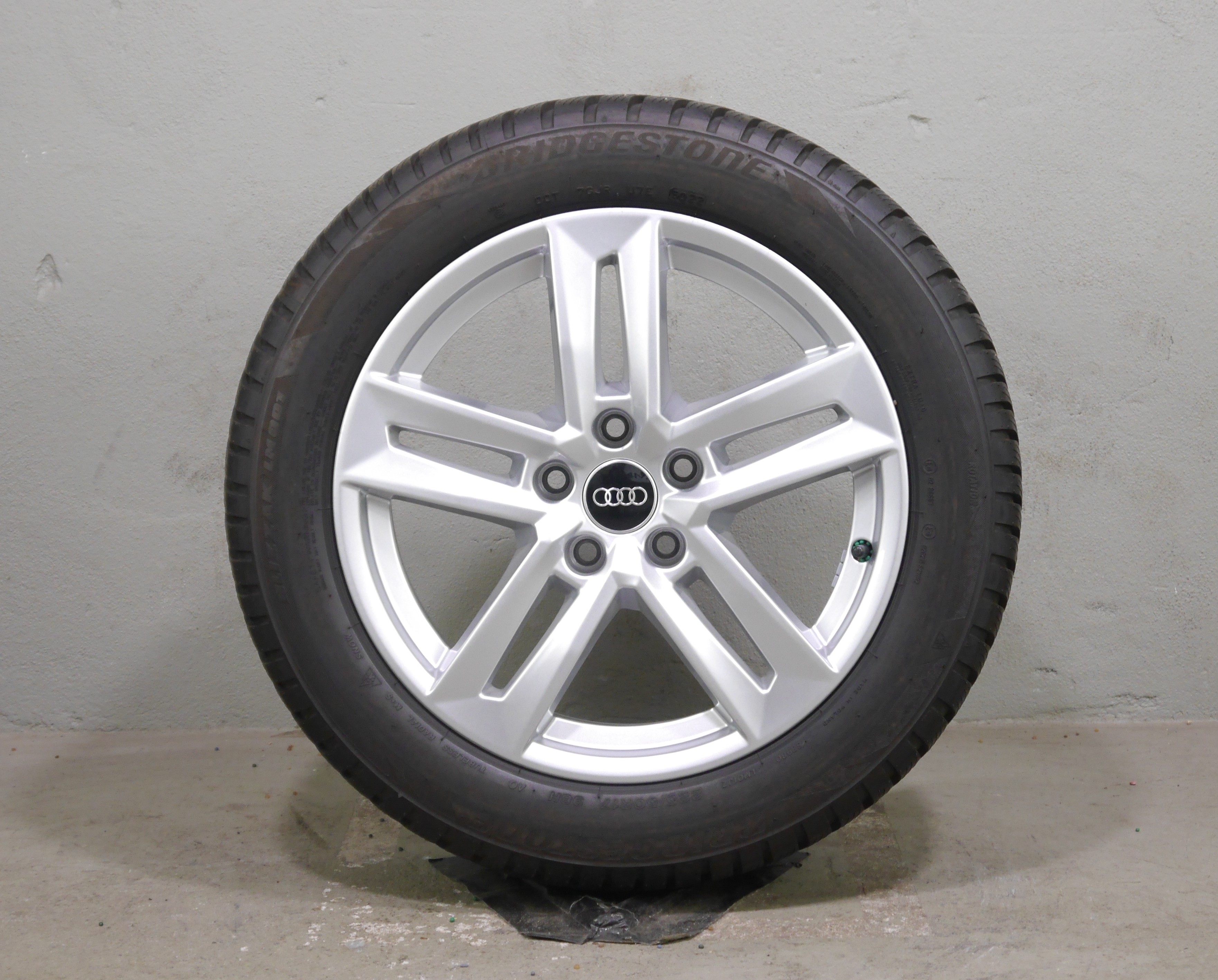 Audi A4 Limousine Aluradsatz – Winter 225/50 R17 98H (AO) – 8W0601025P
