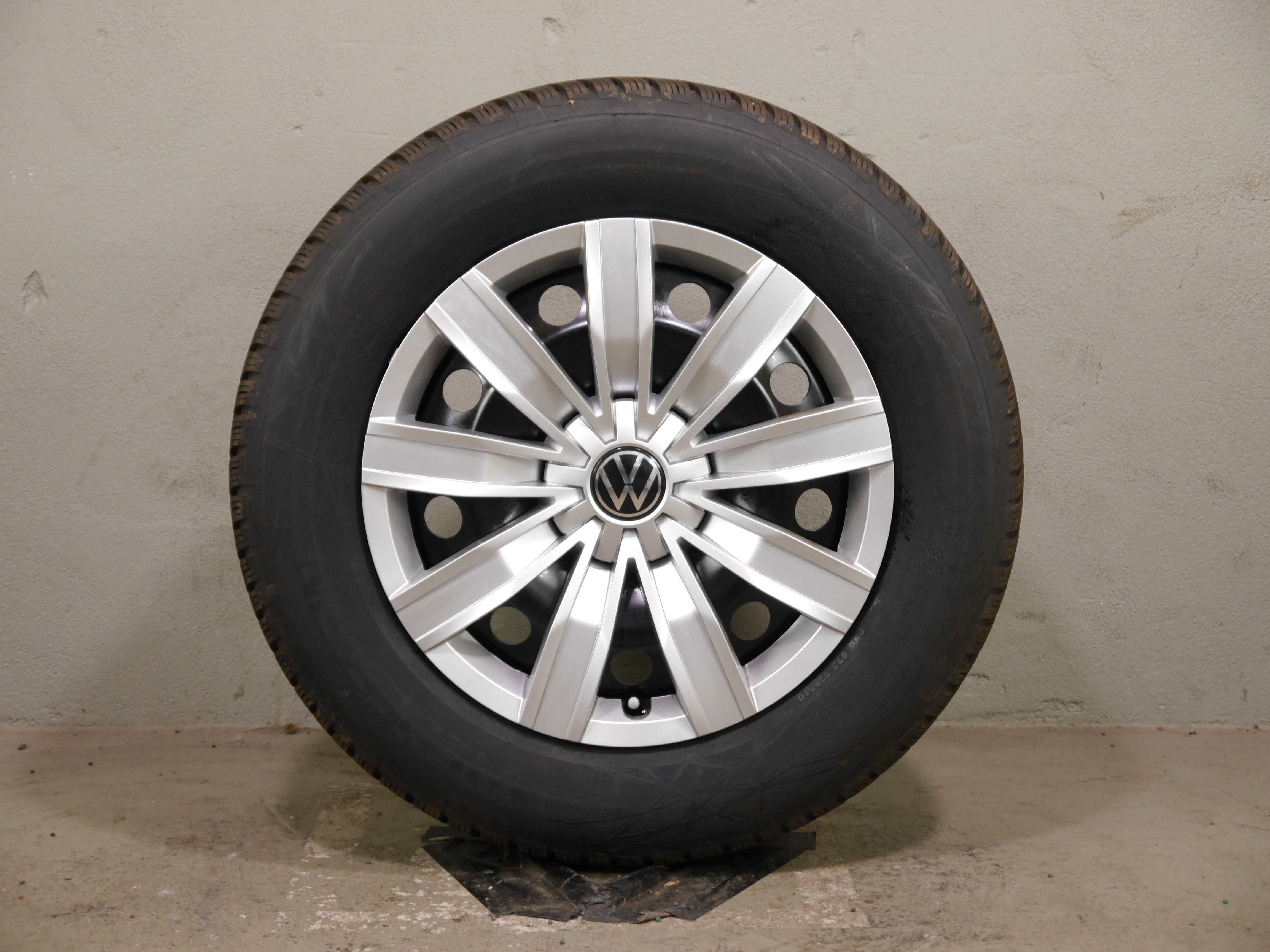 VW Tayron (R4) / Tiguan (AD1 + CT1) Stahlradsatz – Winter 215/65 R17 99H – 5QF601027J/R/T